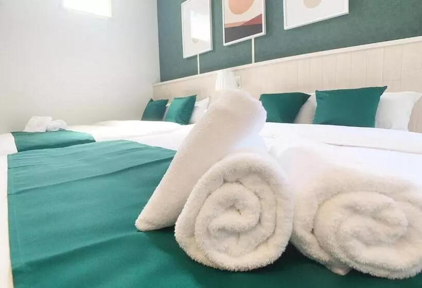 Bar & Hotel Colors Miyajima