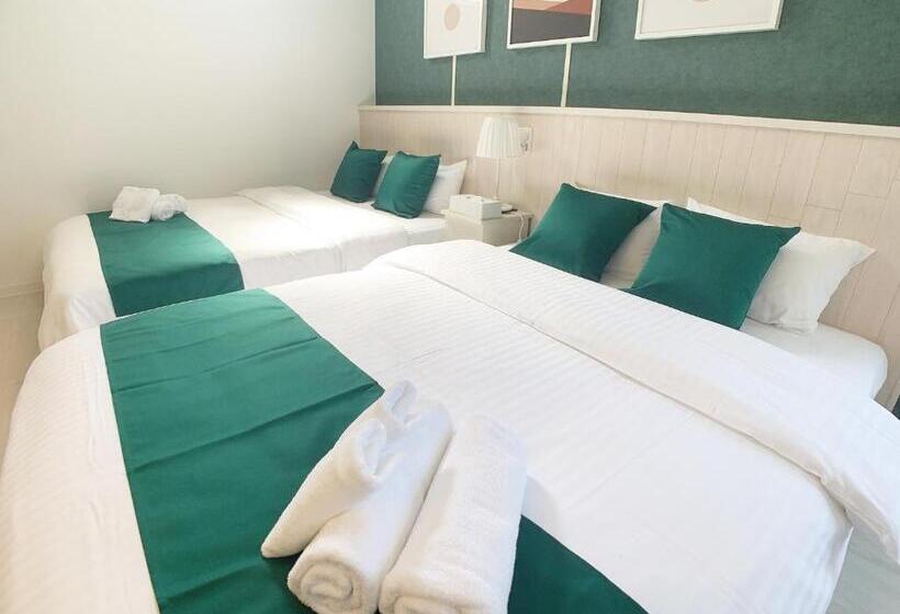 Bar & Hotel Colors Miyajima