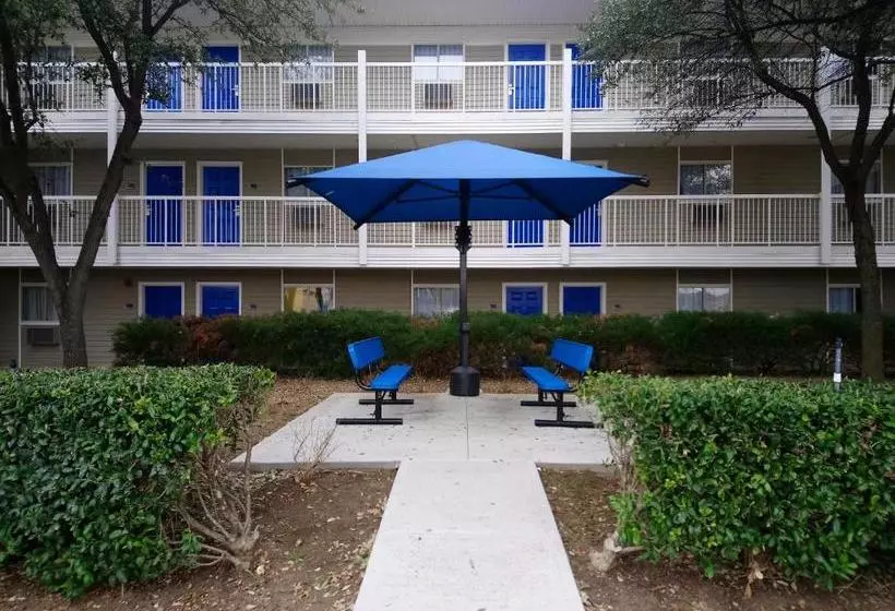 Hotelli Intown Suites Extended Stay Carrollton Tx   Westgrove Drive