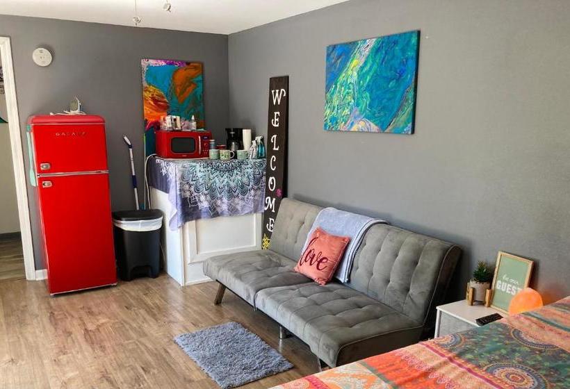 Otel Cozy King Bed Studio