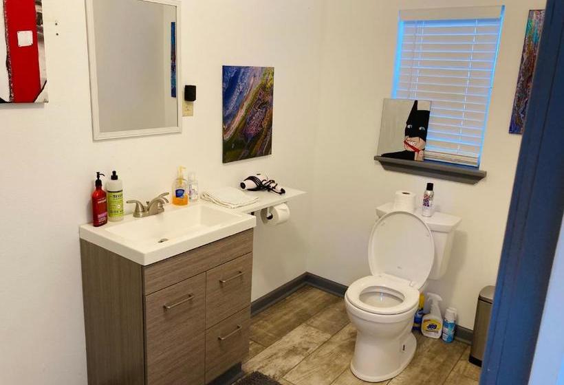 Otel Cozy King Bed Studio