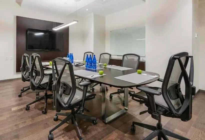 ホテル Restays Ottawa