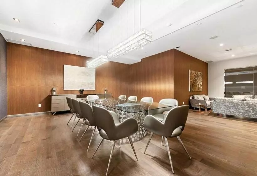 ホテル Restays Ottawa