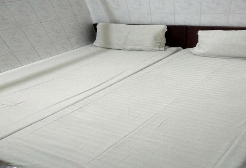 호텔 Spot On 80584 Pudur Lucky Mansion