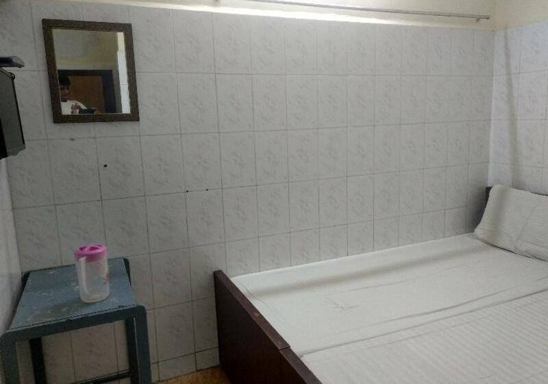 호텔 Spot On 80584 Pudur Lucky Mansion