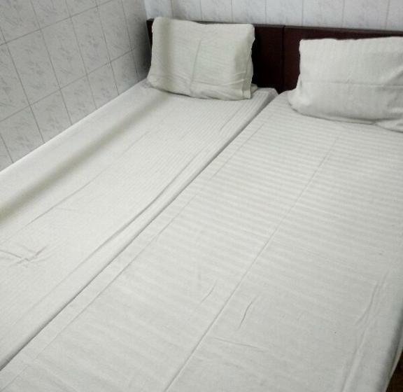 호텔 Spot On 80584 Pudur Lucky Mansion