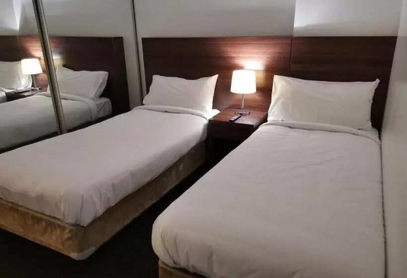 בית מלון כפרי Apx World Square