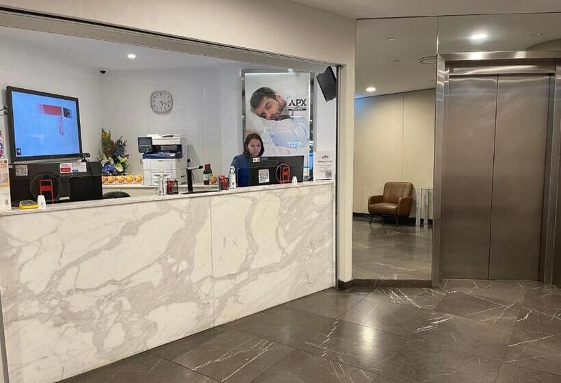 בית מלון כפרי Apx World Square