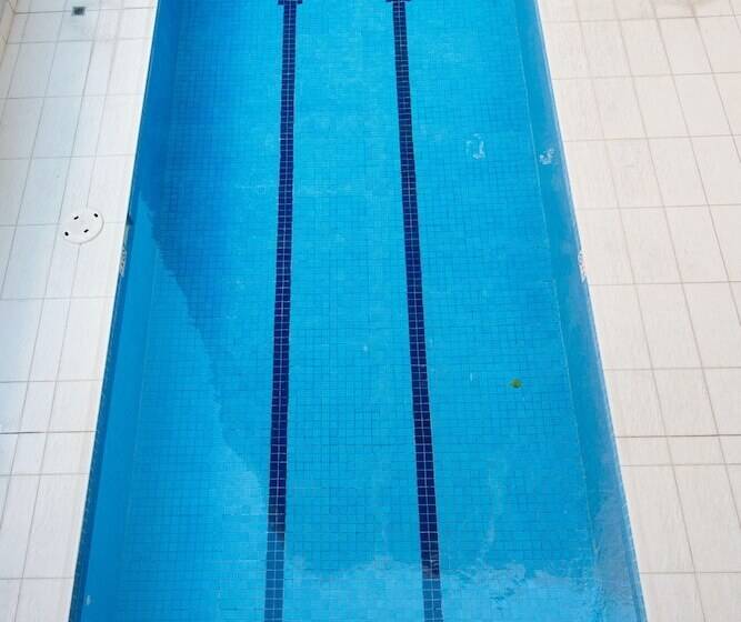 בית מלון כפרי Apx World Square