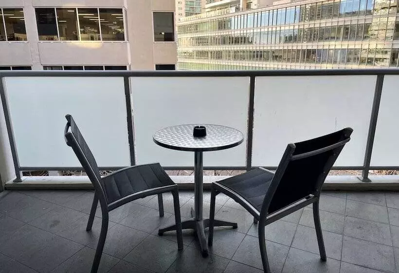 בית מלון כפרי Apx World Square