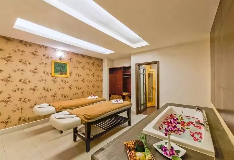 ホテル Muong Thanh Holiday Hue