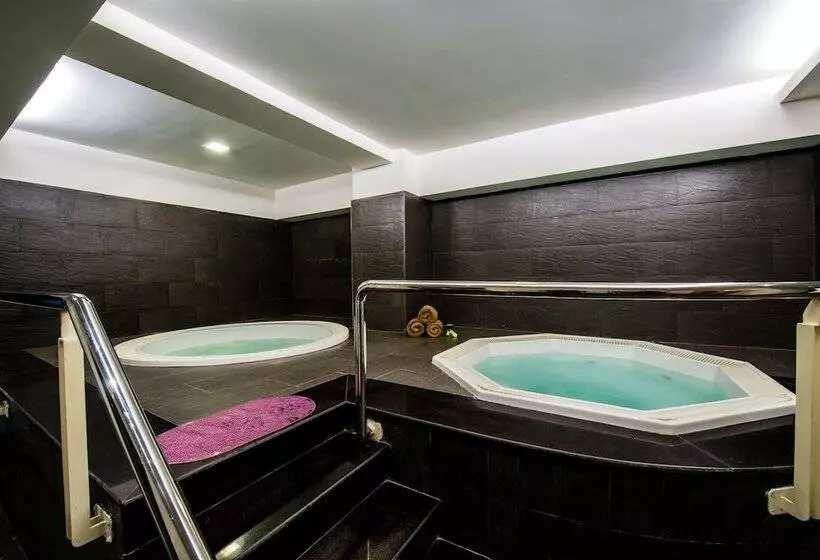 ホテル Muong Thanh Holiday Hue