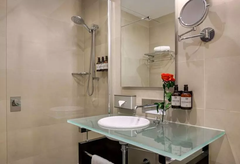 هتل NH Campo De Gibraltar