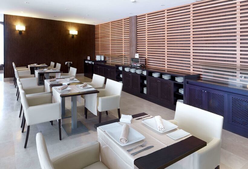 ホテル NH Campo De Gibraltar