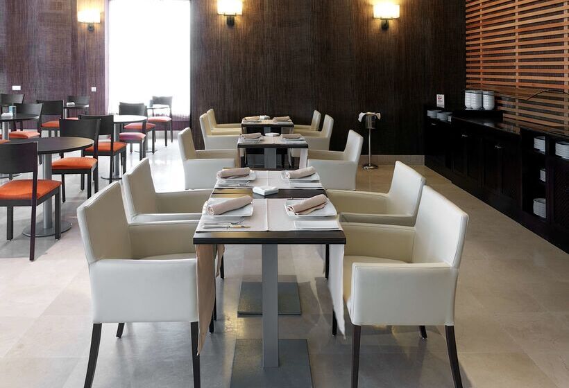 ホテル NH Campo De Gibraltar