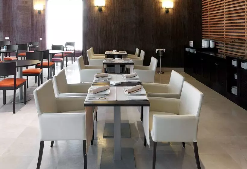 هتل NH Campo De Gibraltar