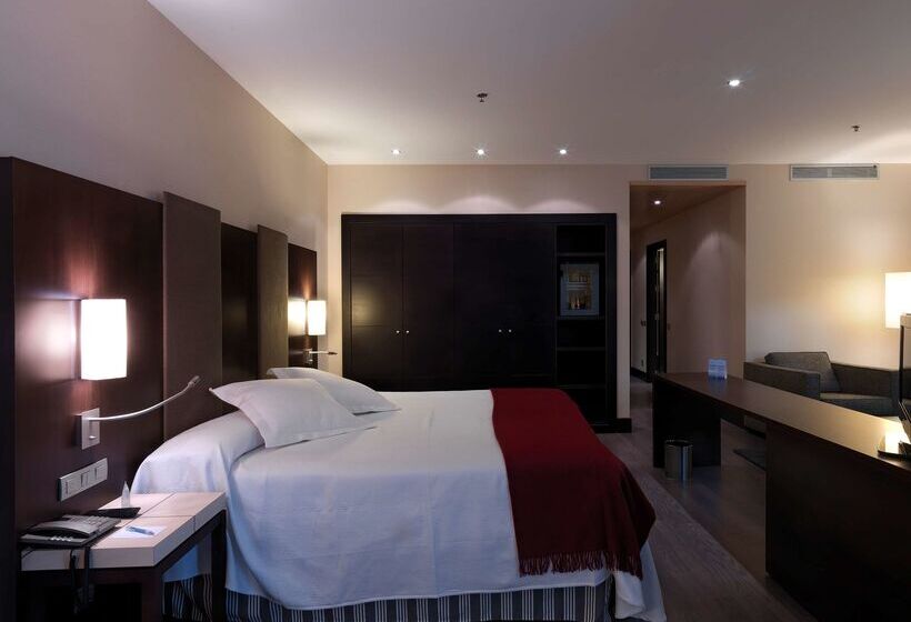 ホテル NH Campo De Gibraltar