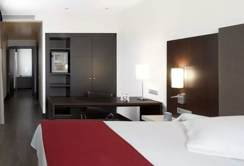 هتل NH Campo De Gibraltar