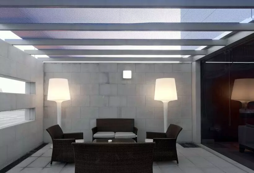 هتل NH Campo De Gibraltar