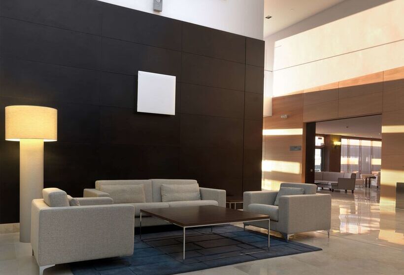 ホテル NH Campo De Gibraltar