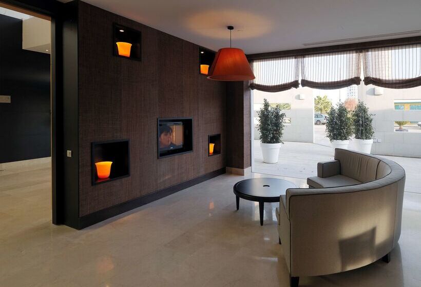 ホテル NH Campo De Gibraltar