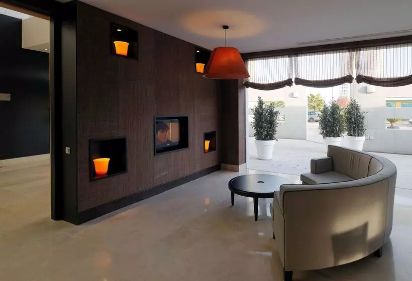 هتل NH Campo De Gibraltar