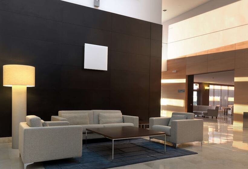 ホテル NH Campo De Gibraltar