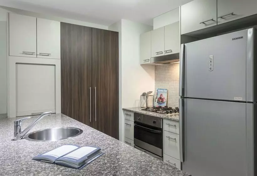 فندق Oaks Brisbane Aurora Suites