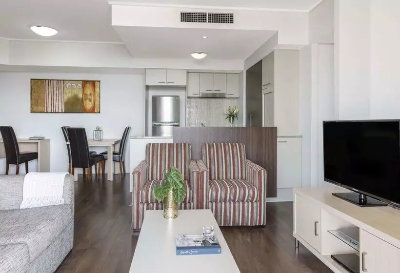 فندق Oaks Brisbane Aurora Suites