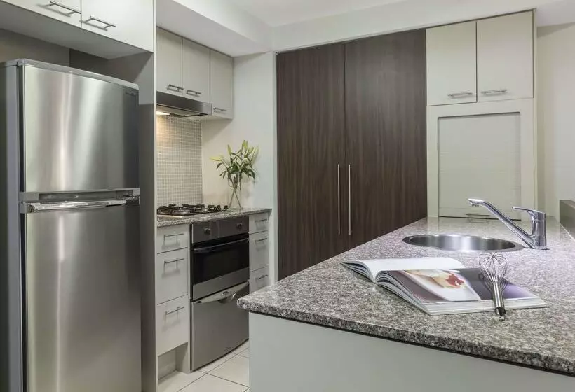فندق Oaks Brisbane Aurora Suites