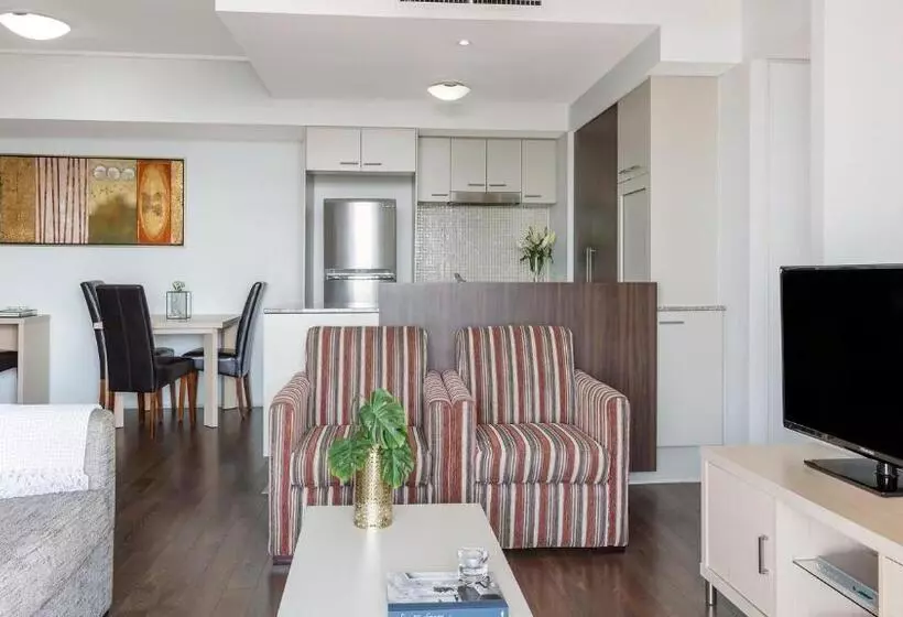 فندق Oaks Brisbane Aurora Suites
