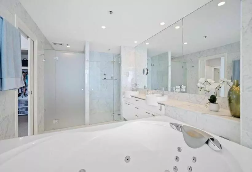 Отель Reflections Tower Two