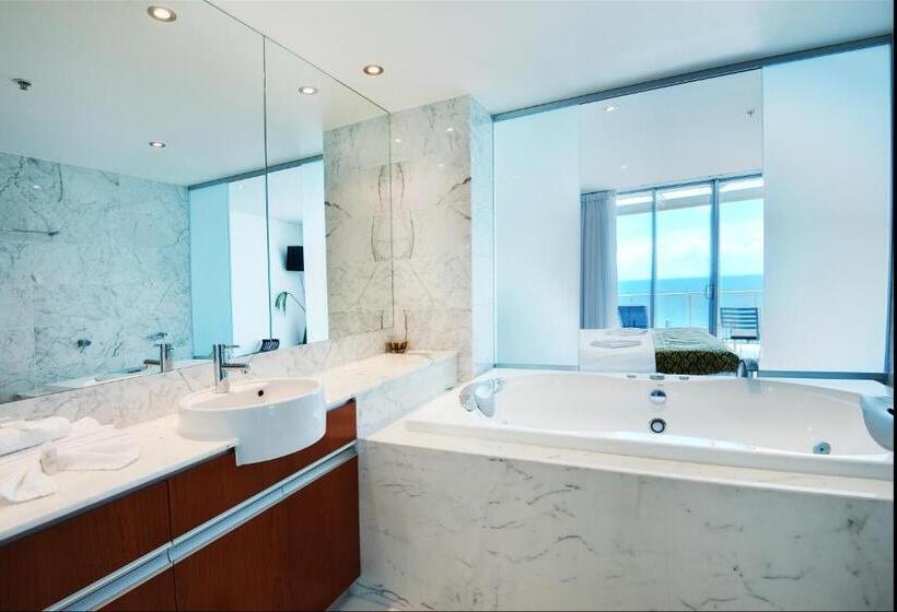 בית מלון כפרי Reflections Tower Two