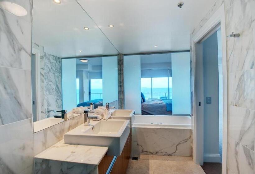 בית מלון כפרי Reflections Tower Two