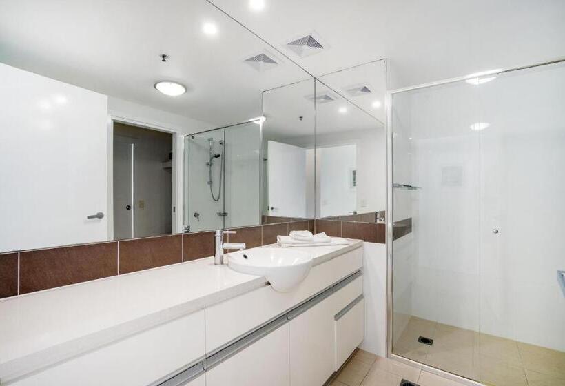 בית מלון כפרי Reflections Tower Two