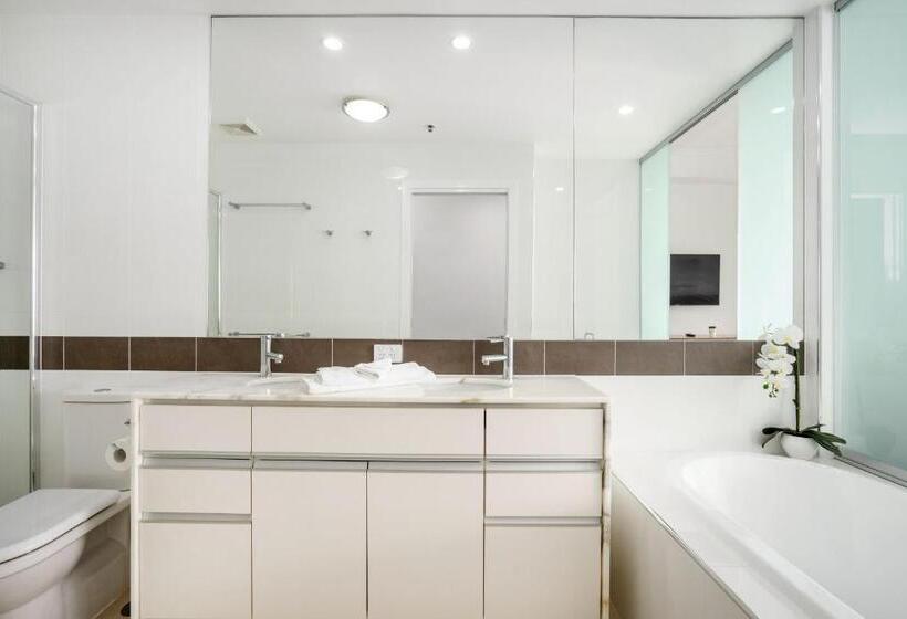 בית מלון כפרי Reflections Tower Two