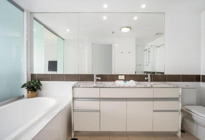 בית מלון כפרי Reflections Tower Two