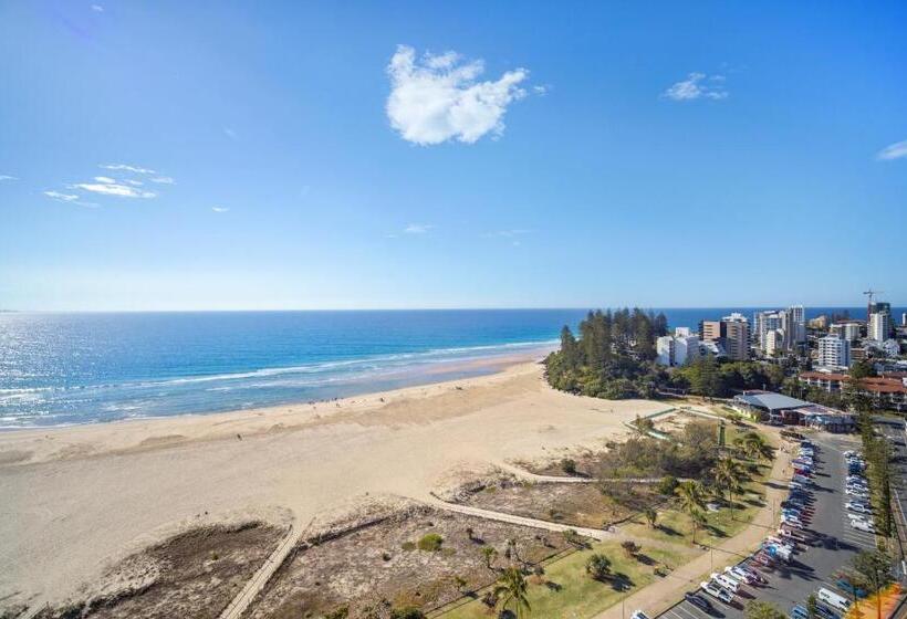 בית מלון כפרי Reflections Tower Two