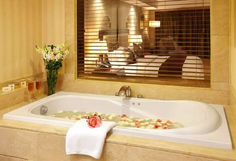 Отель Rich Gate