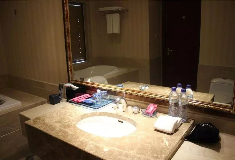 Отель Rich Gate