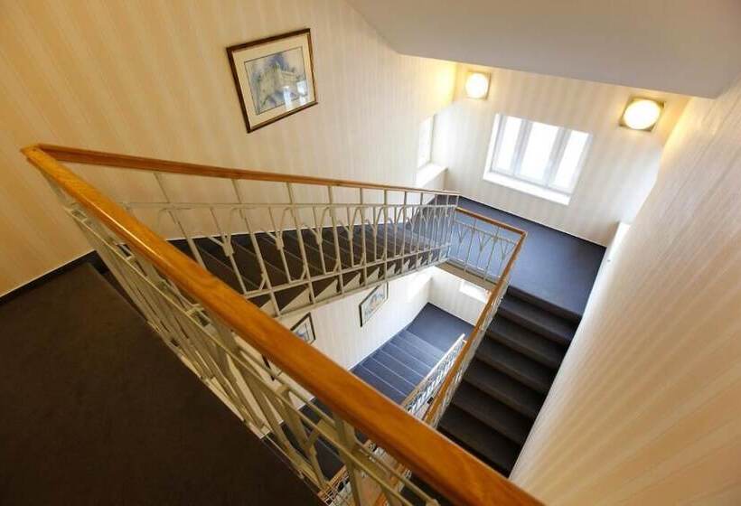 Отель Sandor Pavillon