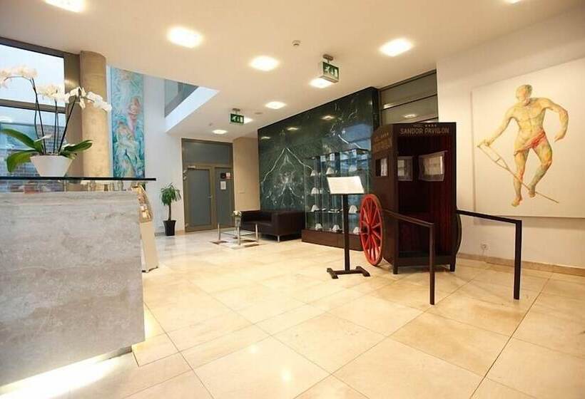 Отель Sandor Pavillon