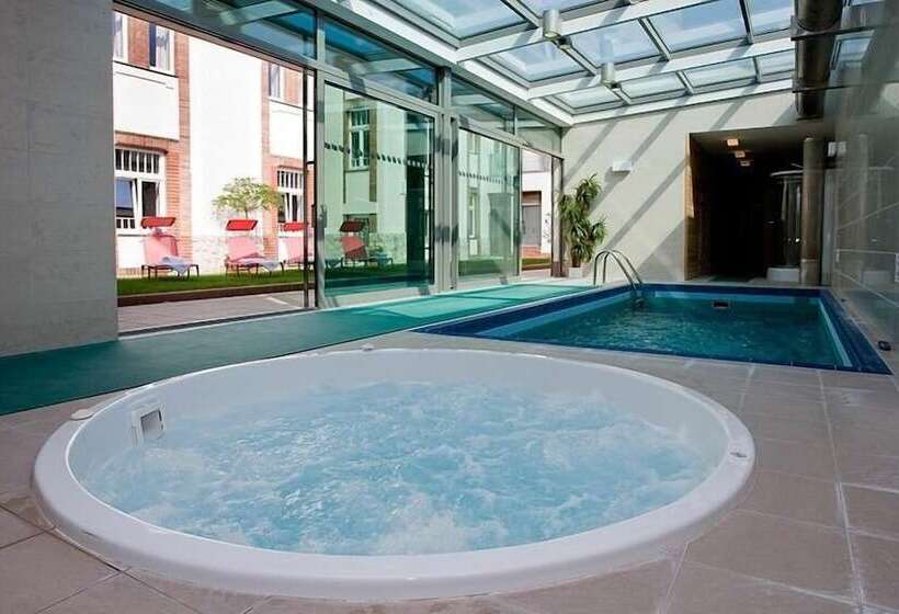 Отель Sandor Pavillon