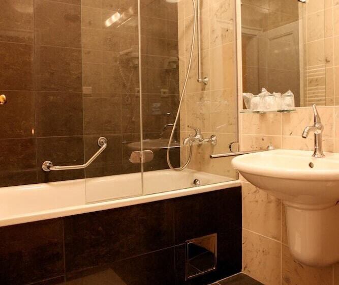 Отель Sandor Pavillon