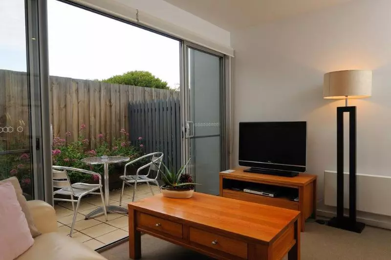 هتل The Victoria Apartments