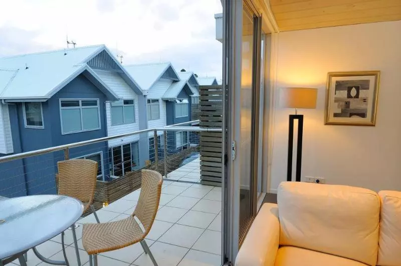 هتل The Victoria Apartments