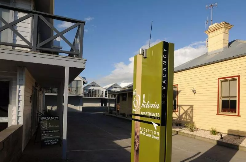 هتل The Victoria Apartments