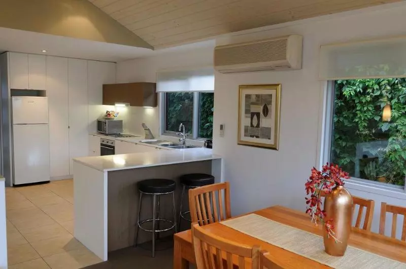 هتل The Victoria Apartments