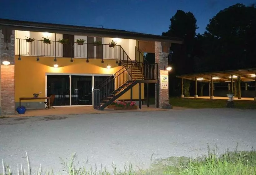 ホテル Agriturismo Castolda