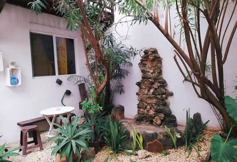 ユースホステル Hostal Jardin